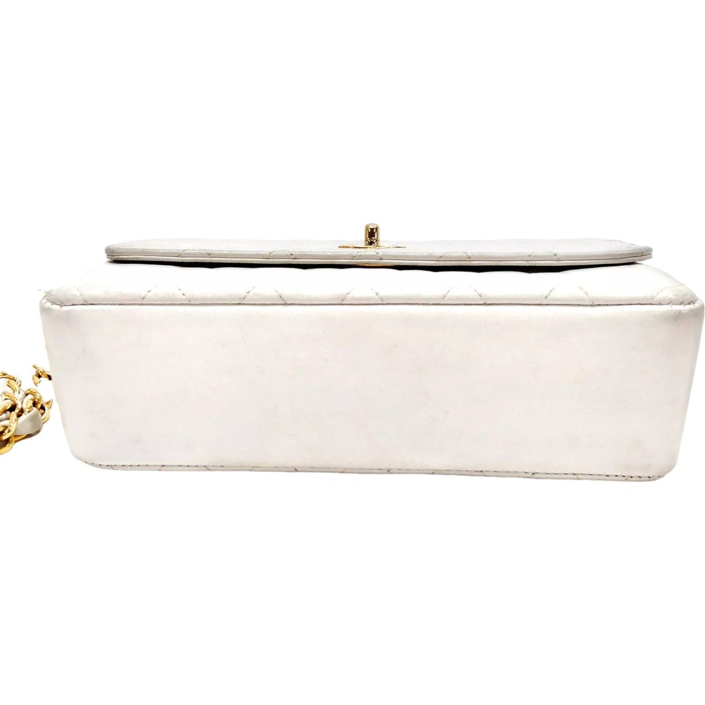 9191605AK (S6) Chanel Crossbody Bag Matelasse White Lambskin